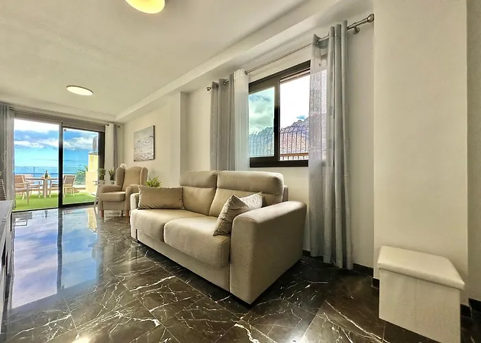 Ocean Cliff House דירה