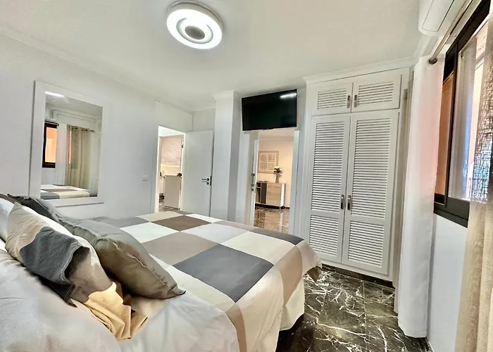 Апартаменты Ocean Cliff House *